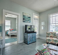 'Mellow Yellow' Home Less Than 5 Blocks to Galveston Beach - Accommodation Denver