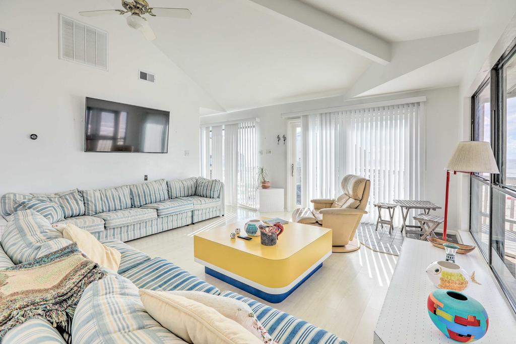 'Pirates Beach' Oceanfront Home With 2 Sundecks! - thumb 2