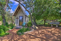 'White Chapel' Cozy Kerrville Cottage on 6 Acres Accommodation Denver