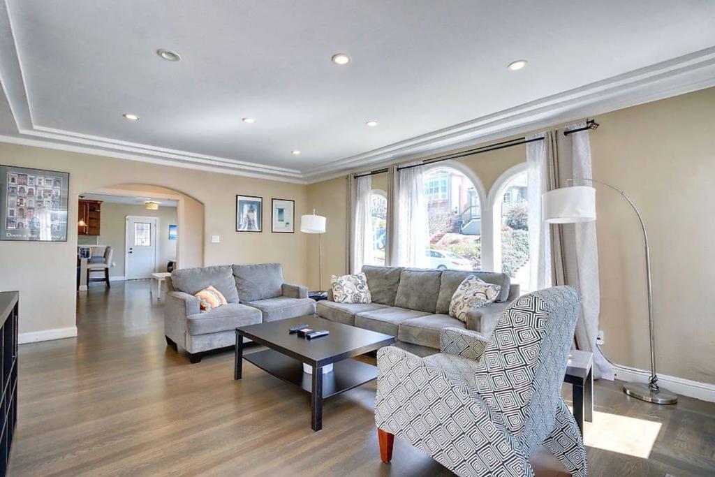 (R2P) Bay BnB, Private Queen Room, TV, Wifi, More! - thumb 2