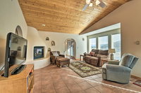 1-Story Condo with Fireplace 2 Mi to Angel Fire Accommodation Denver