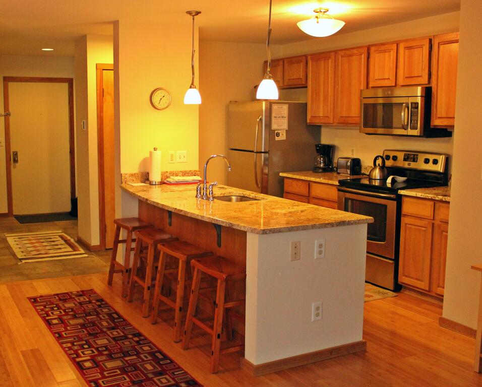 135 Marina Place Condo - thumb 3