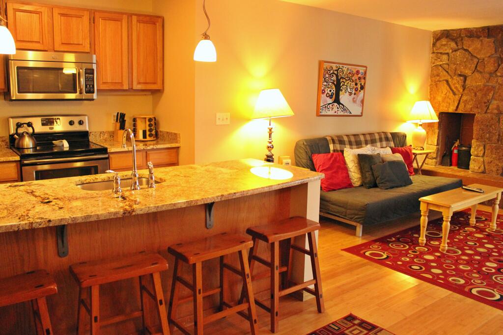 135 Marina Place Condo - thumb 1