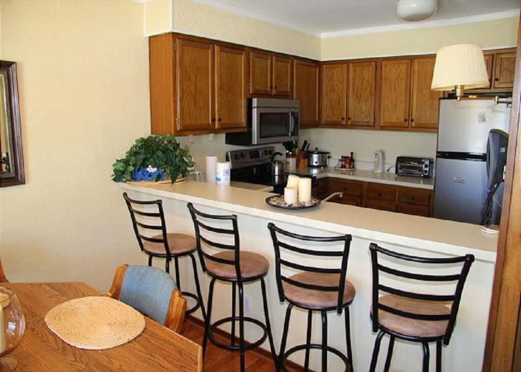3111 - Gold 2 Bdrm- 1000 SF Sleeps 6 - thumb 2