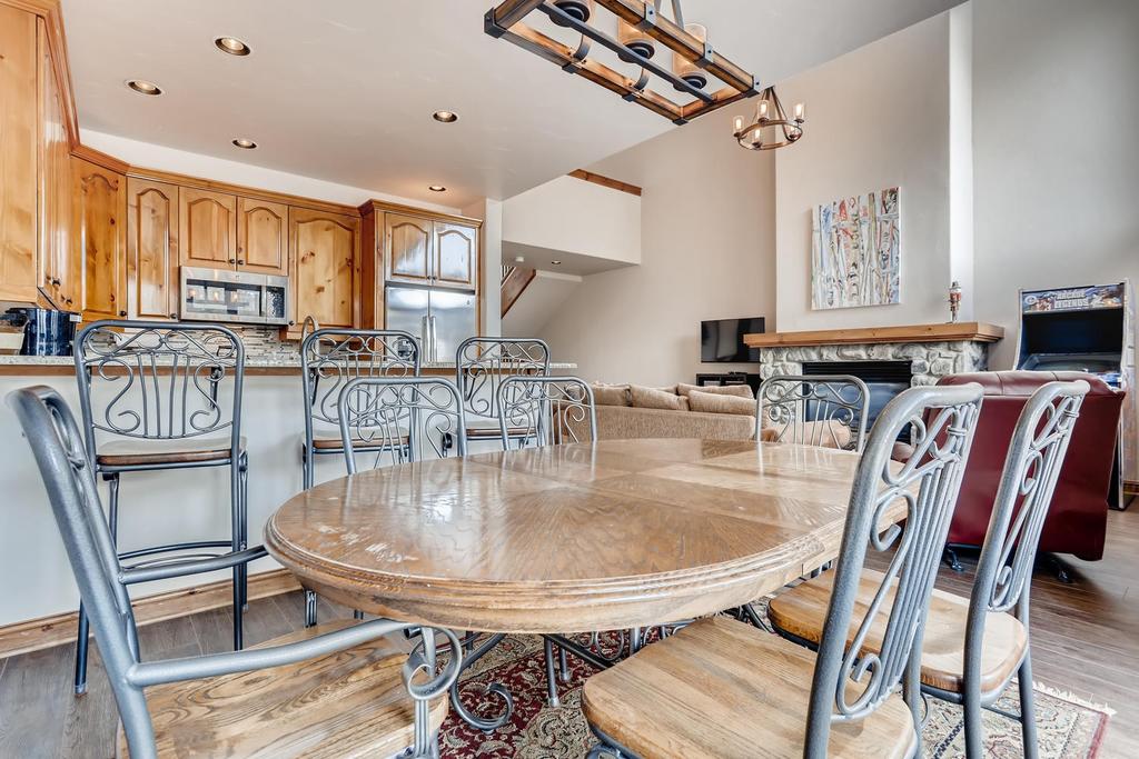 3BR Townhome- Private Hot Tub & Kids Ski Free Townhouse - thumb 2