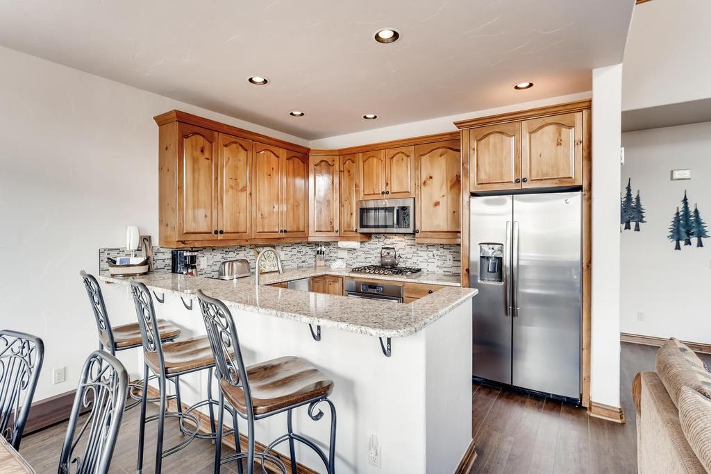 3BR Townhome- Private Hot Tub & Kids Ski Free Townhouse - thumb 3