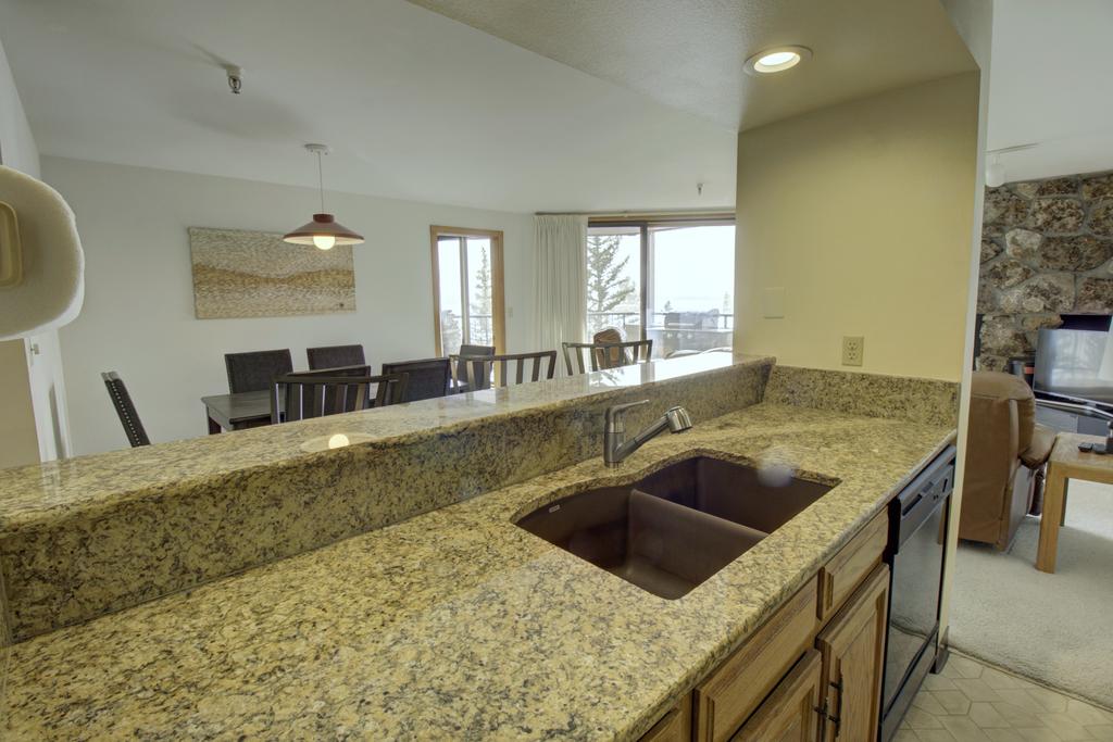 432 Marina Place Condo - thumb 3