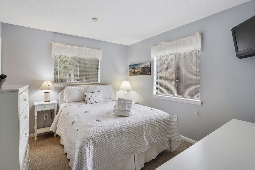 5 Stars Peaceful Condo - 7 Min Walk To The Beach - thumb 2