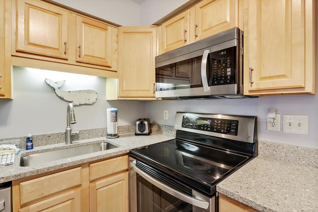 5 Stars Peaceful Condo - 7 Min Walk To The Beach - thumb 1