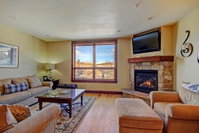 B202 Watertower Place Townhouse Accommodation Denver