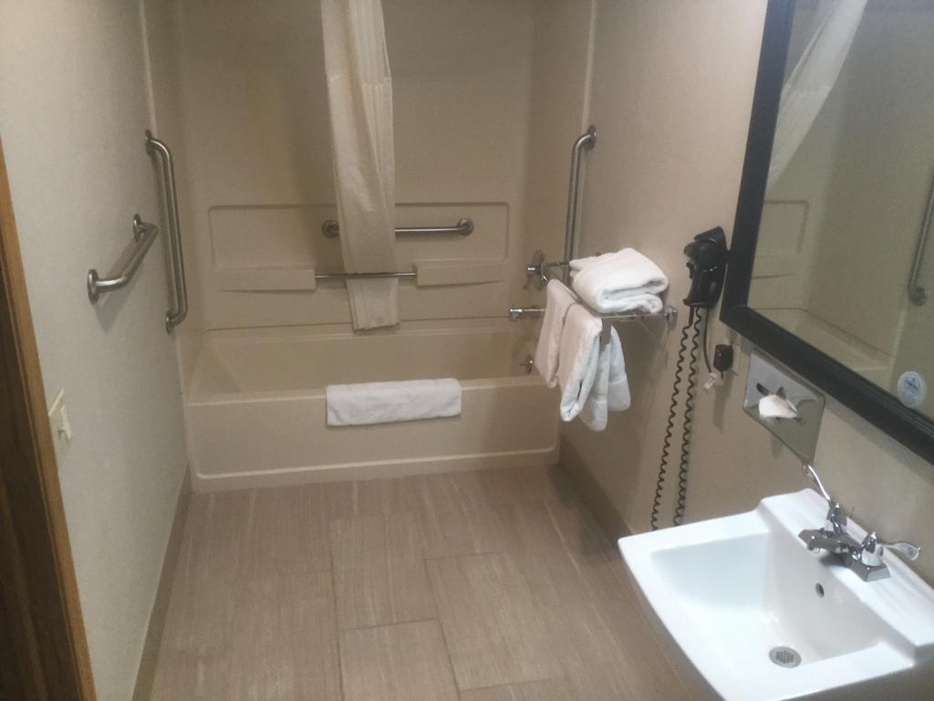 Baymont By Wyndham Cortez - thumb 3