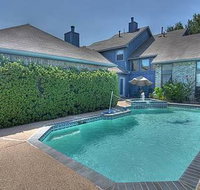 Bedroom With Private Bathroom and Garage - Accommodation Denver