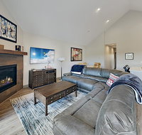 Brand-New Townhome w/ Private Balcony  Fireplace townhouse - Accommodation Denver