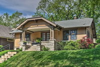 Bright Bungalow with Patio - Walk to Loose Park Accommodation Denver