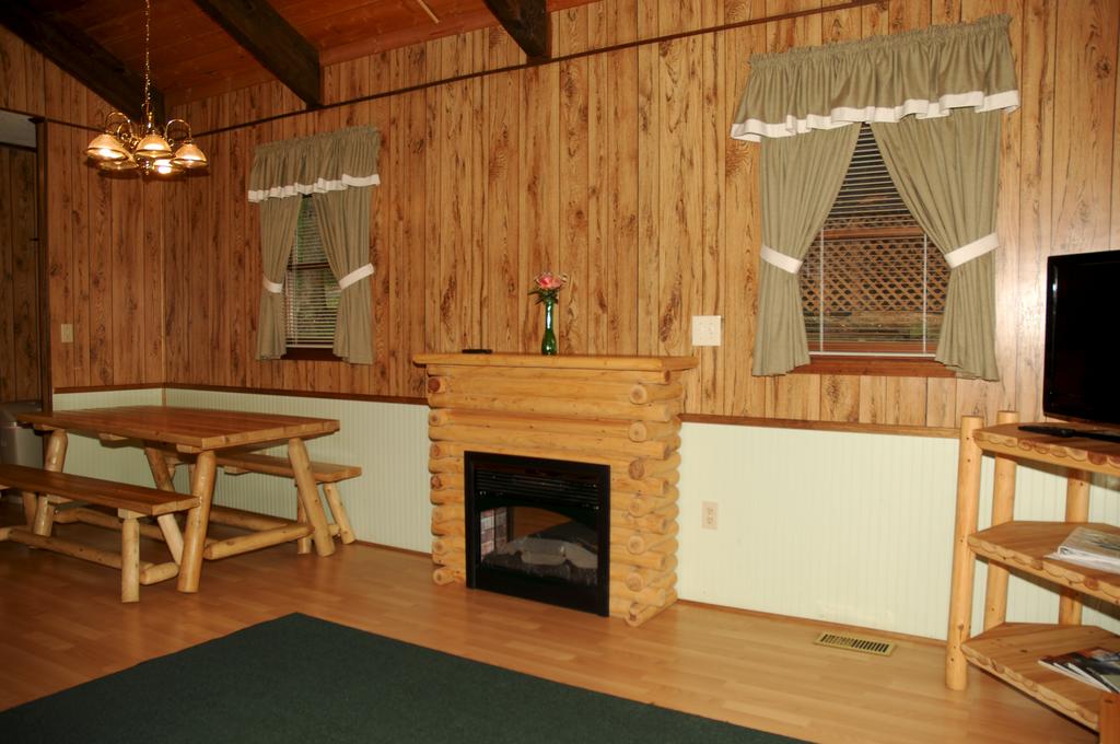Carolina Landing Camping Resort Deluxe Cabin 3 - thumb 3