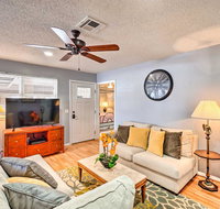 Charming Moore Retreat w/ Patio  8Mi to OKC - Accommodation Denver