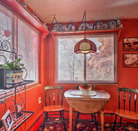 Colorful Bungalow By Pikes Peak and Garden of the Gods - Accommodation Denver
