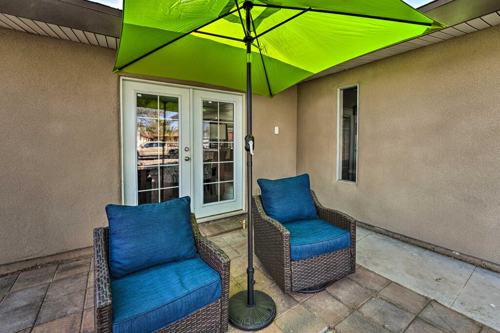 Colorful Lake Havasu Retreat With Home Theater - thumb 2