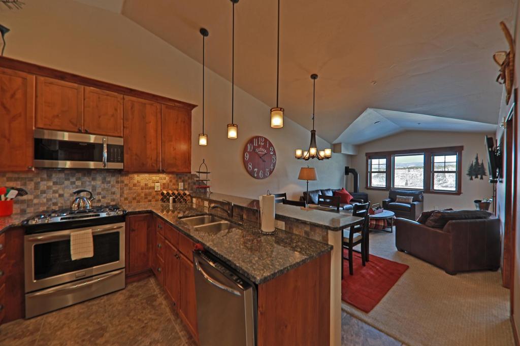 Cozens Pointe Condo - thumb 2