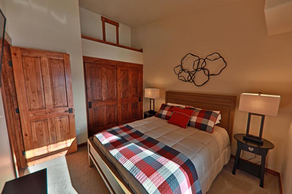 Cozens Pointe Condo - thumb 1