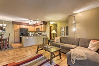 Cozy Creekside Condo Steps From WP Shuttle Accommodation Denver