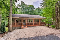 Cozy Home with Deck by Beech Mountain Skiing  Golf Accommodation Denver