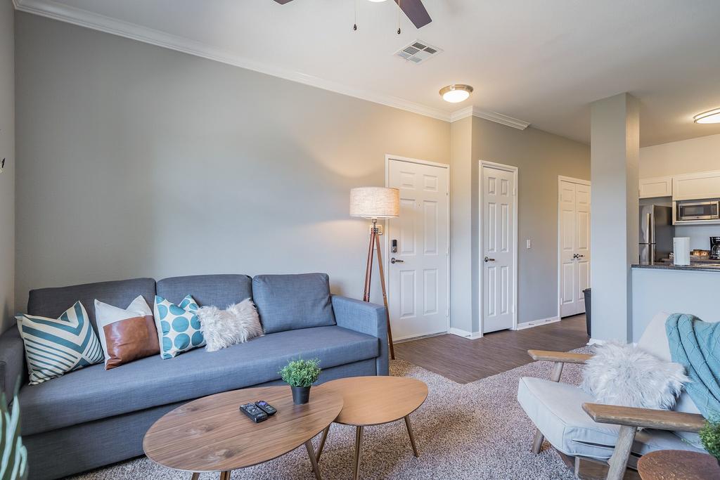 Cozy Oceanside Flat + Pool + Gym - thumb 1