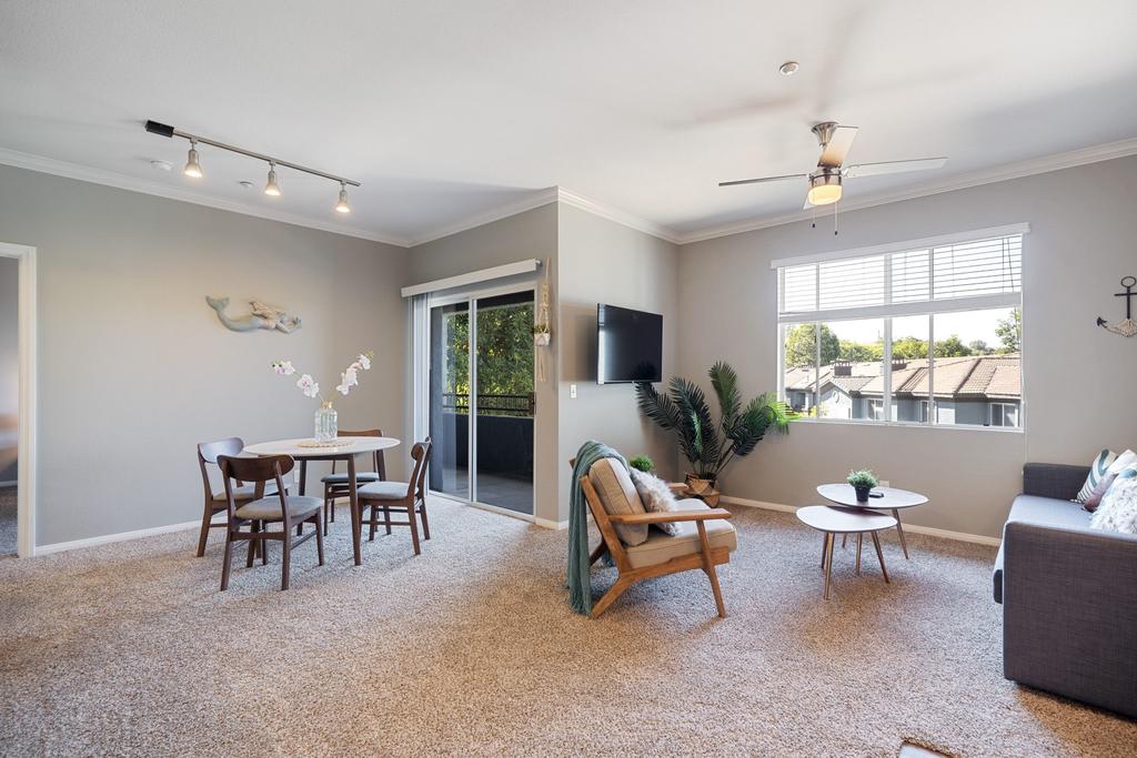 Cozy Oceanside Flat + Pool + Gym - thumb 0