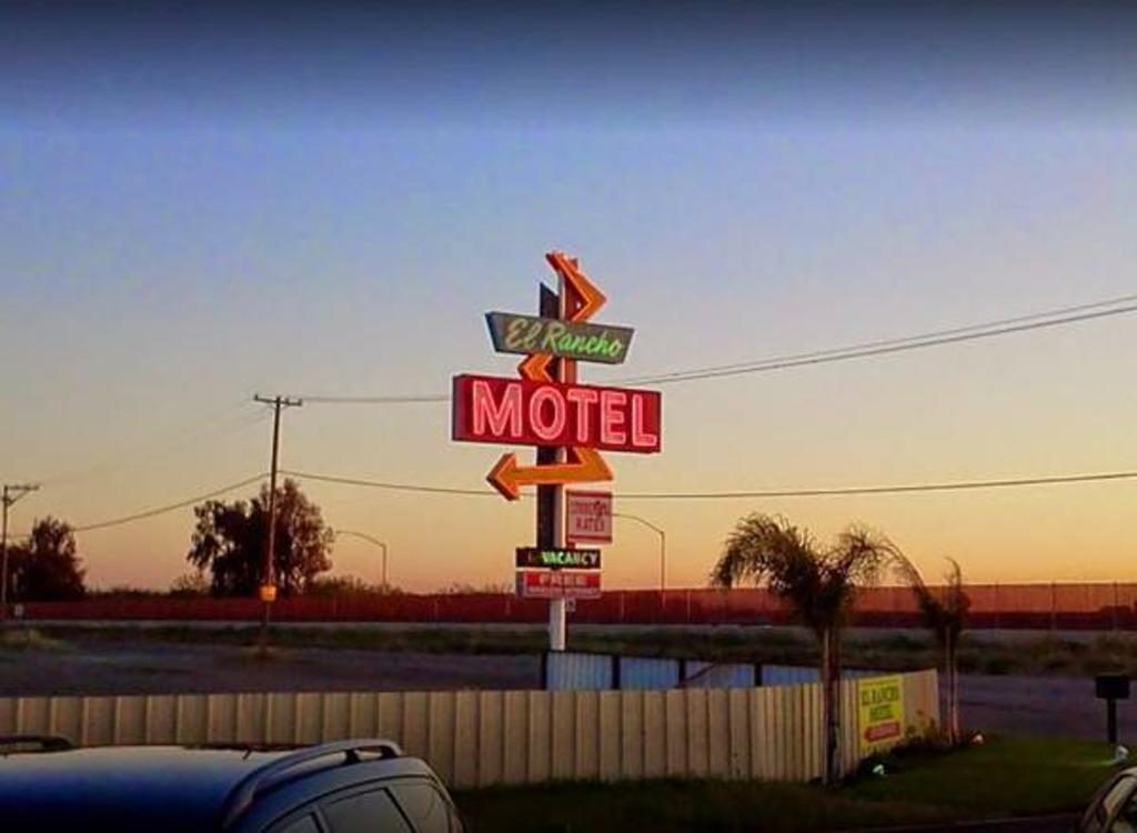 El Rancho Motel - thumb 0