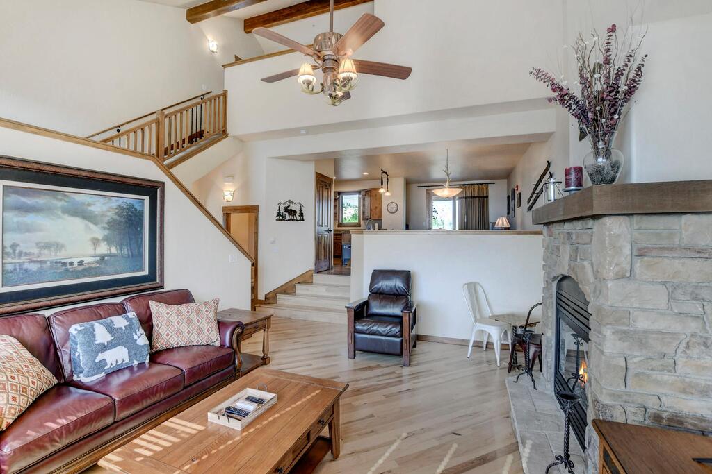 FREE Activities Daily WiFi & Shuttle - Downtown Luxury Chalet 1370 Near Resort Hot Tub & Views - thumb 3