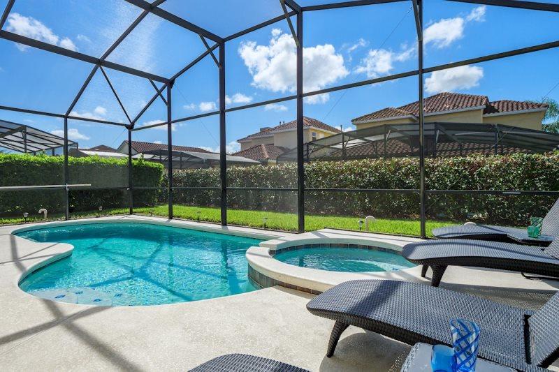 Gorgeous Private 4 Bed South Facing Pool And Spa - thumb 3