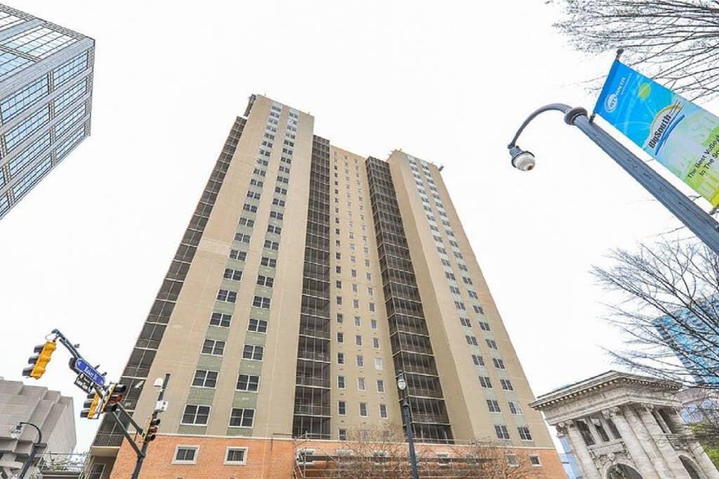 Heart Of Downtown Atlanta Condo - Walk To All Attractions - thumb 3