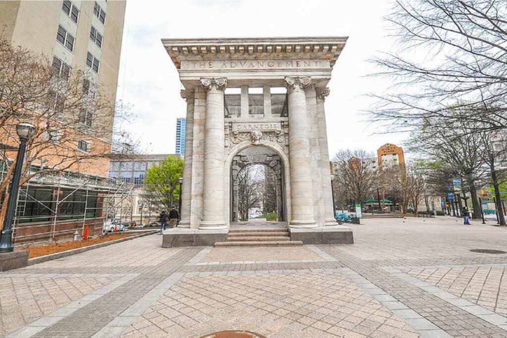 Heart Of Downtown Atlanta Condo - Walk To All Attractions - thumb 1