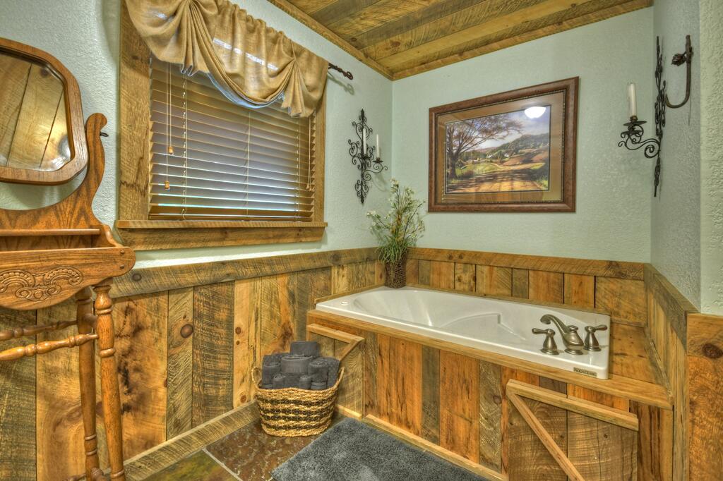 Heavens Doorstep- Stunning Mtn & Lake Nottley View - thumb 2