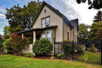 Historic and Charming Salem Home with Mill Creek Views Accommodation Denver