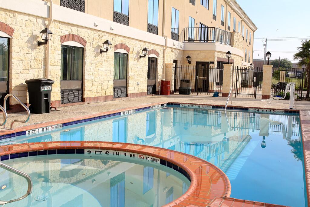Holiday Inn Express Hotel & Suites Floresville - thumb 3