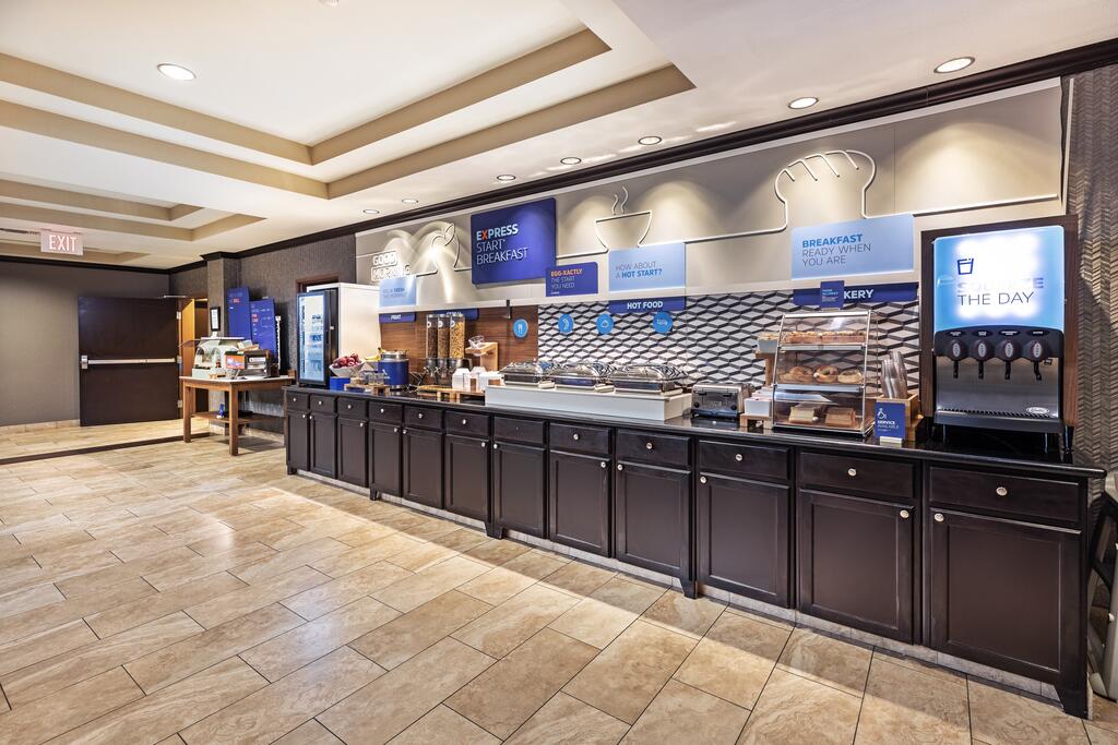 Holiday Inn Express Hotel & Suites Floresville - thumb 0