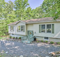 Home with Games & Pool Access about 3Mi to Bushkill Falls - Accommodation Denver