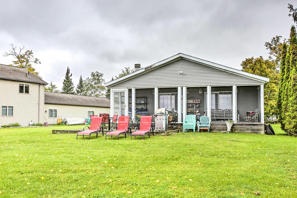 Houghton Lake House With Fire Pit - 2 Mi To Trails! - thumb 1