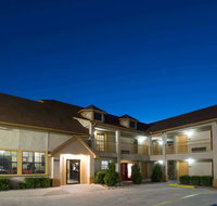 Howard Johnson by Wyndham San Marcos - Accommodation Denver