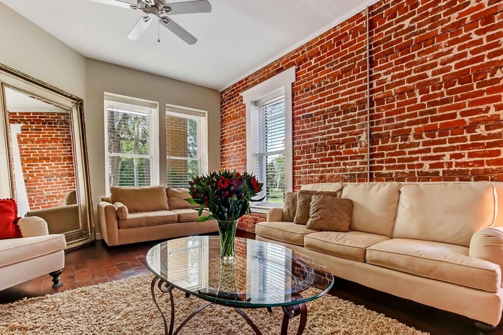 JBH 115 W 2nd Apt #1 - thumb 3