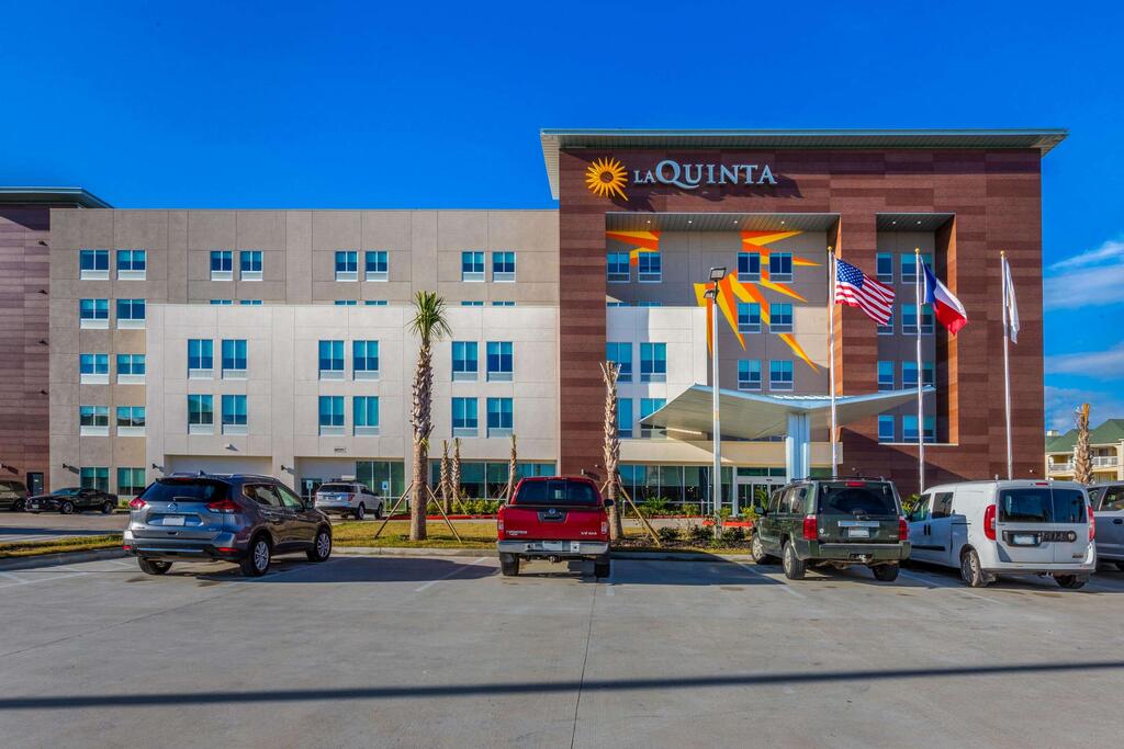 La Quinta Inn & Suites By Wyndham Galveston - thumb 0