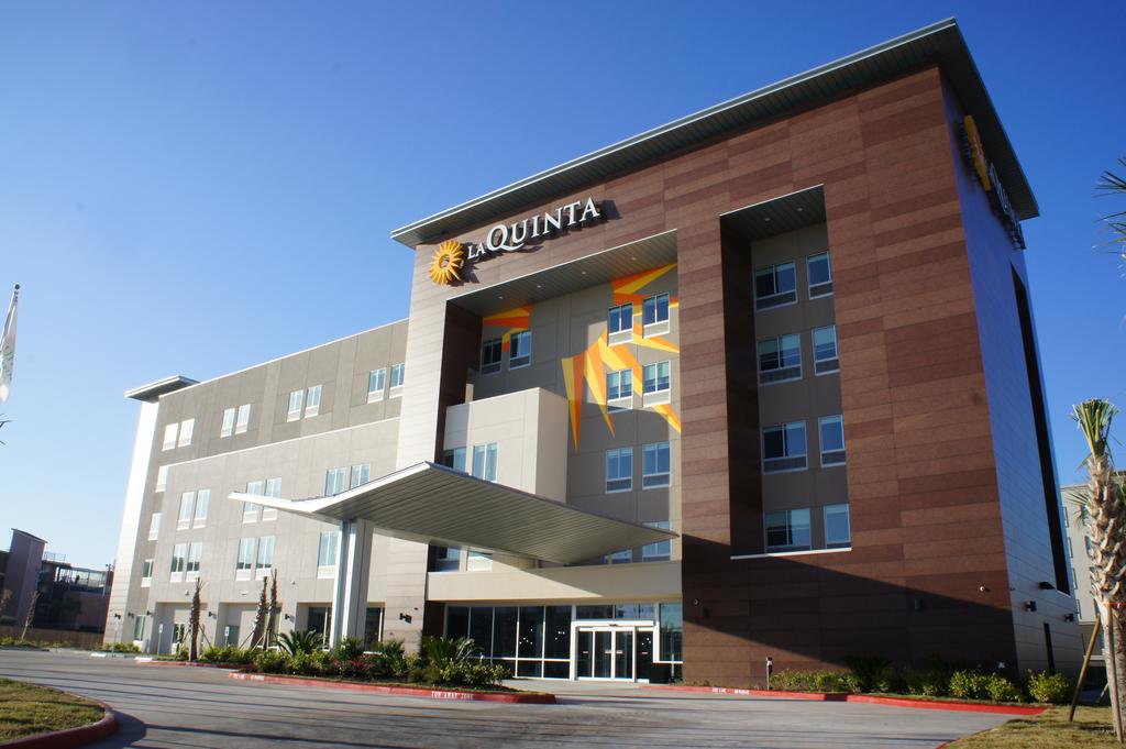 La Quinta Inn & Suites By Wyndham Galveston - thumb 1