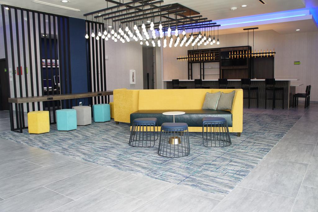 La Quinta Inn & Suites By Wyndham Galveston - thumb 3