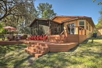 Lake Hutchinson Home - BBQ and Firepit Accommodation Denver