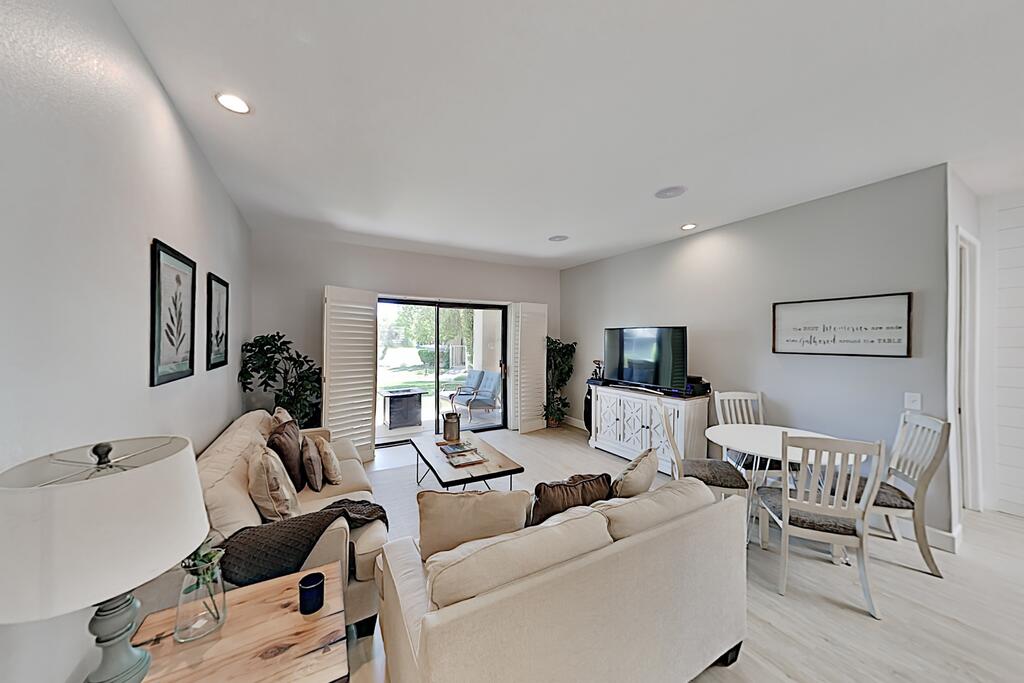 Lavish Desert Retreat With Pools, Golf, Tennis, Spa Condo - thumb 3