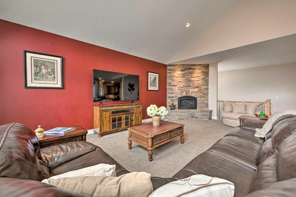 Luxe Erda Home With Indoor Pool, Yard And Mountain View - thumb 2