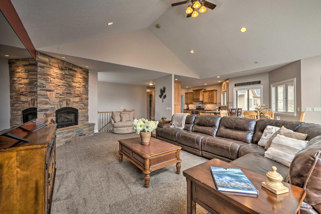 Luxe Erda Home With Indoor Pool, Yard And Mountain View - thumb 3