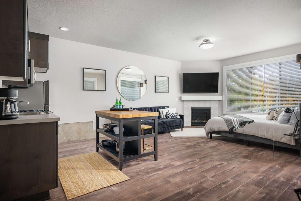 Milwaukie Heights North Studio - thumb 3