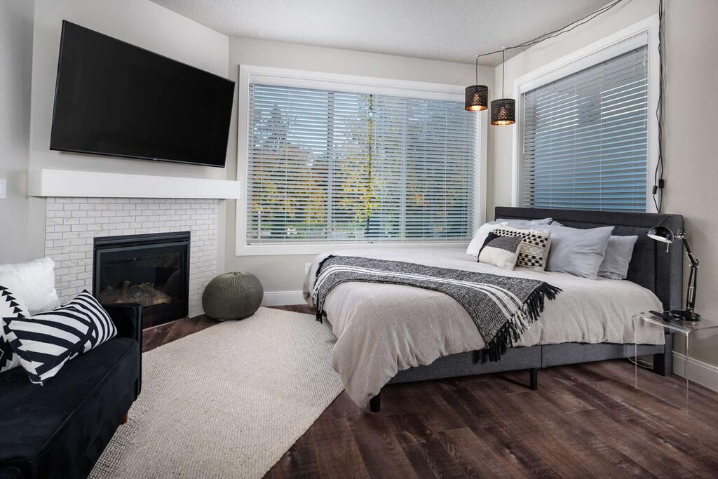 Milwaukie Heights North Studio - thumb 0